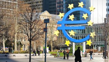 euro bolgesinde ekonomi buyudu qpE36qqs