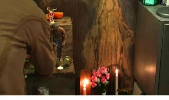 evin zemininde beliren yuzlerin laneti 2 sHrjO5gv