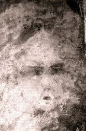 evin zemininde beliren yuzlerin laneti 3 4a6HMhSG