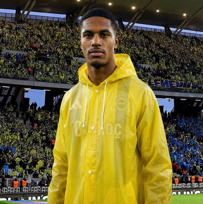 fenerbahce meshur yagmurluklari satisa sundu fiyati sasirtti 1 ccYIRgI7