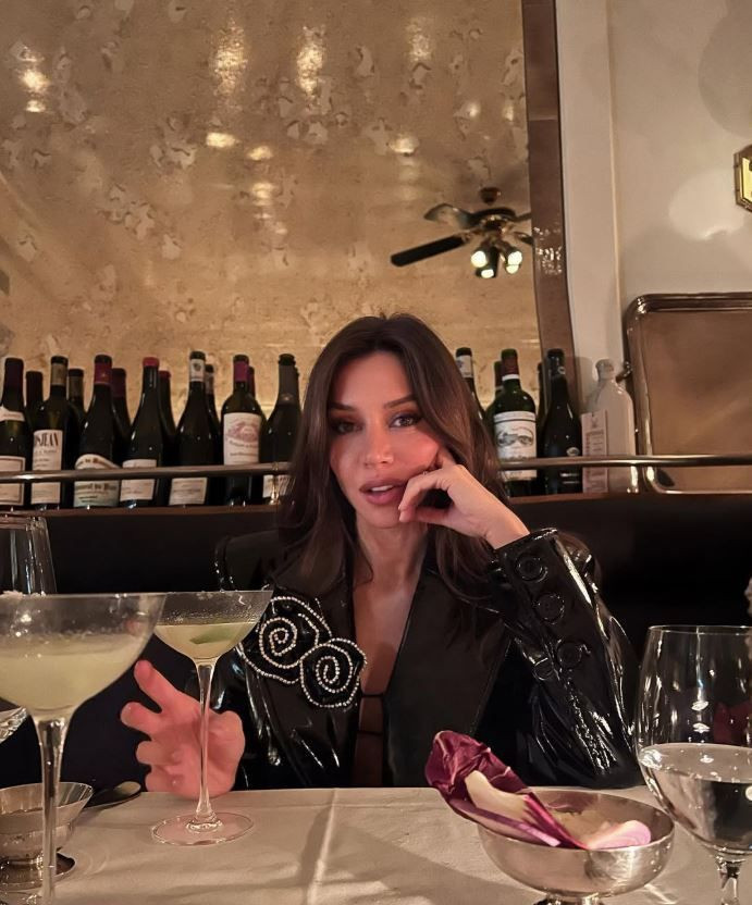 first lady melania trump yilbasi elbisesi turk imzali cikti peki kim bu turk tasarimci VlMBwvvu