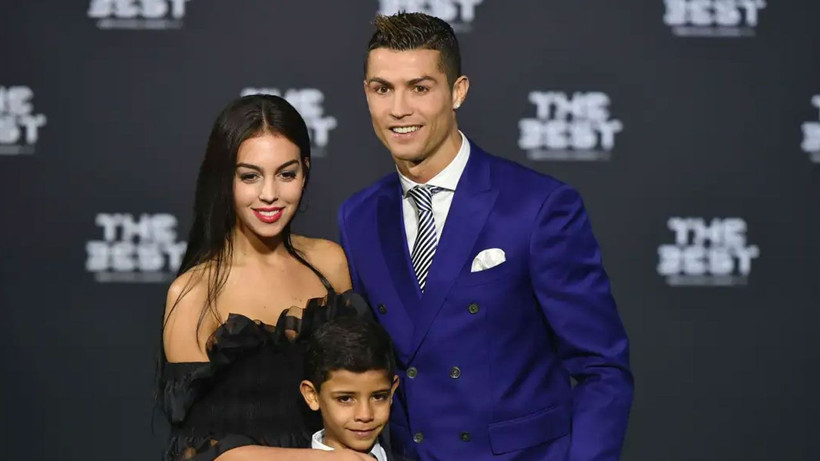 guzellikleriyle bas donduruyorlar iste yildiz futbolcular ve partnerleri 0 1KzHgkyr