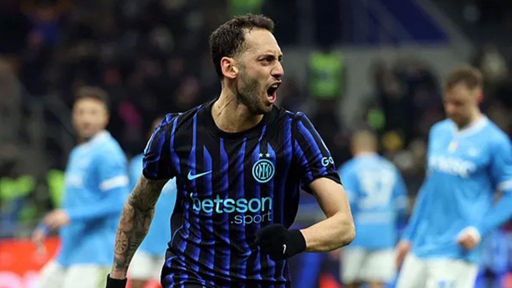 hakan calhanoglu penaltidan yazdi inter napoli engeline takildi cV7UQRld