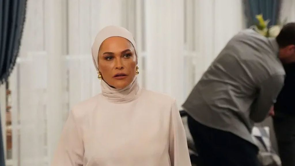 hulya avsar ekranlara bomba gibi geri donuyor bu rol bambaska rFfpJFht