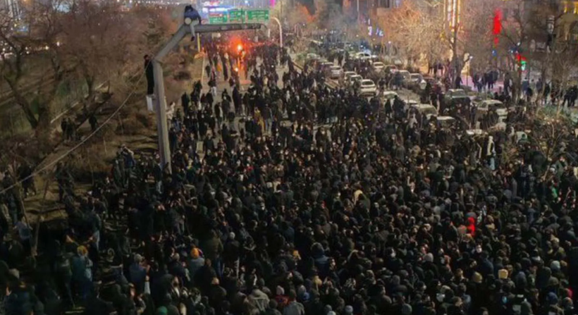 İran’da protestolar devam ediyor: Savcı ve emniyet görevlileri öldürüldü 2 iranda protestolar devam ediyor savci ve emniyet gorevlileri olduruldu 1 9LFhJfhK