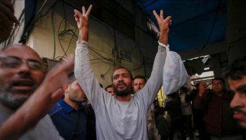 israil alikoydugu 7 filistinli esiri serbest birakti EuxGKkmT