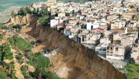 italyada dehsetin goruntuleri ortaya cikti binlerce kisi tahliye edildi tpCWHg7u