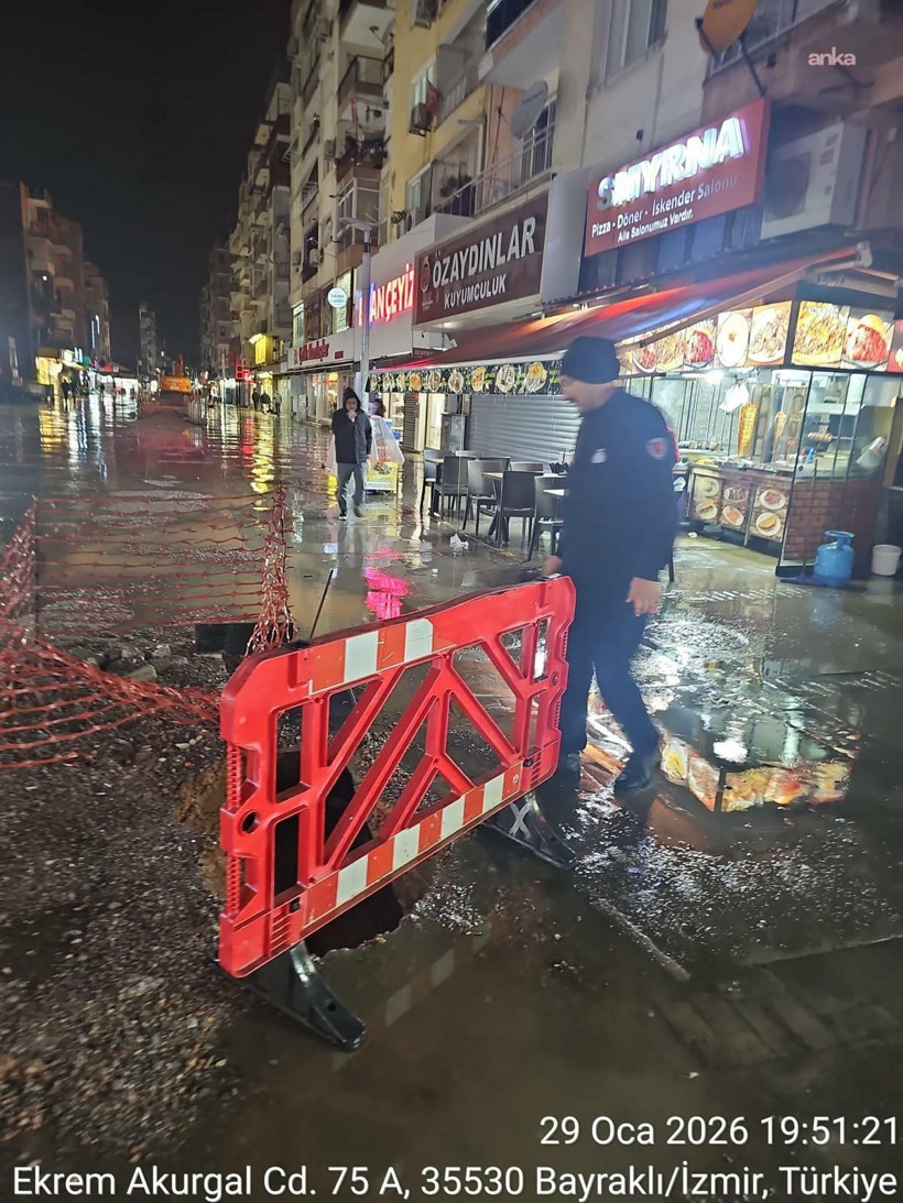 izmir buyuksehir selin izlerini siliyor 1314 personel sahada 13 vUEDde8n