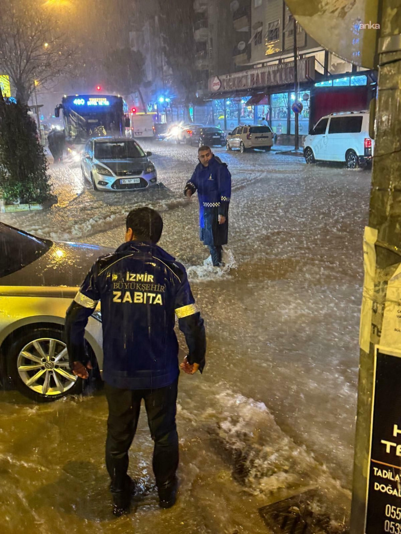 izmir buyuksehir selin izlerini siliyor 1314 personel sahada 14 ZkrzKGPI