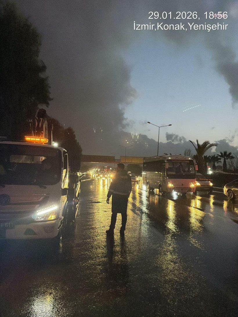 izmir geceyi sele teslim etti 1314 personel sahada gece boyu 5 85SgGY8N