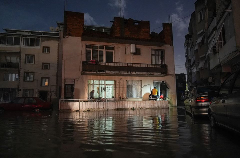 izmir kent merkezinde hayat durdu firtina ve sagnak felaketi 2 lySOzk6E