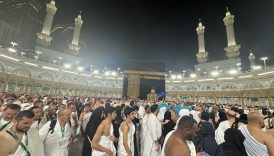 k bede tavaf coskusu binlerce musluman umre ibadetini tamamladi okcular tepesinde gozyaslari HVx55dWP