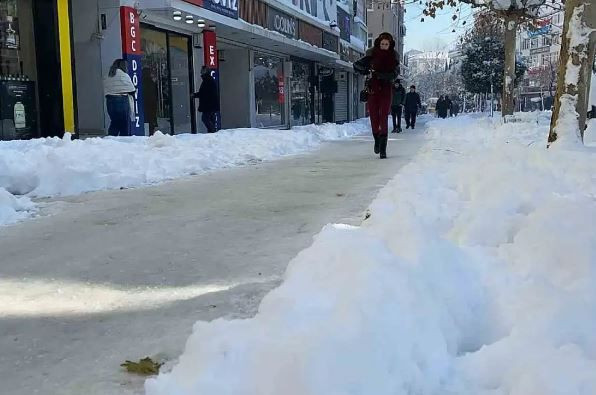 kar ve buzda yururken hayat kurtaracak kurallar 2 PB1ydmAv