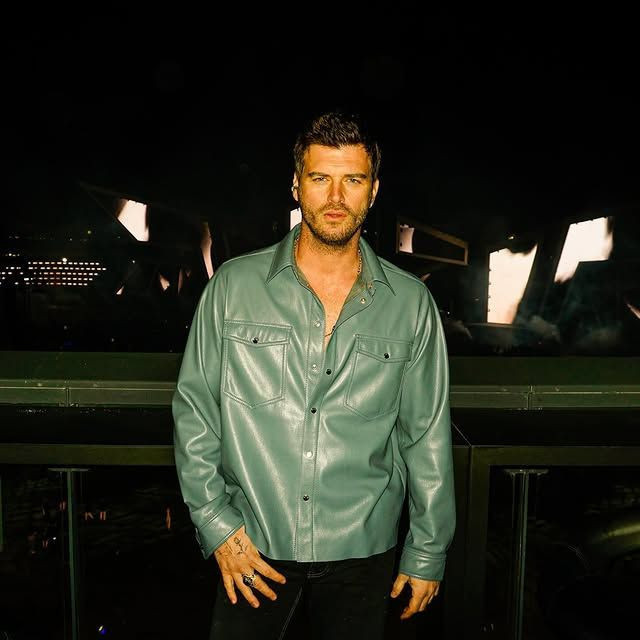 kivanc tatlitug setlere bomba gibi geri donuyor bolum basi alacagi para dudak ucuklatti 8