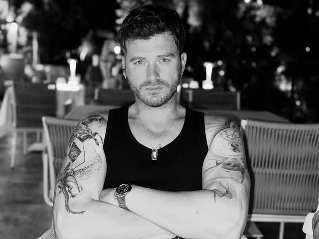 kivanc tatlitug setlere bomba gibi geri donuyor bolum basi alacagi para dudak ucuklatti 9 uQ9dgYeZ