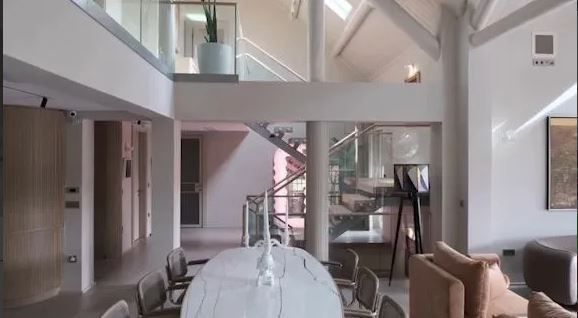 kivanc tatlitug ve basak dizer ailesinin evi goz kamastirdi 11