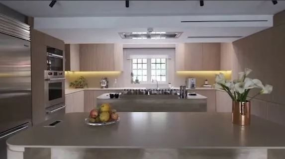 kivanc tatlitug ve basak dizer ailesinin evi goz kamastirdi 6 kKB6AjKN