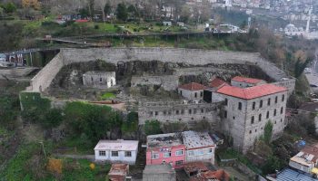 kizlar manastiri artik sadece tarih degil sanat sahnesi 2025te 25 bin ziyaretci hjMlTmTI