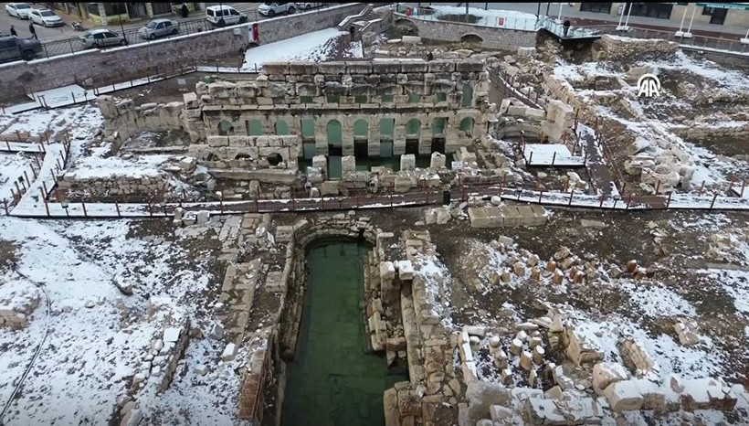 kralin kizini kurtaran su 50 bin kisi bu hamama akin etti 9 VrJYB718