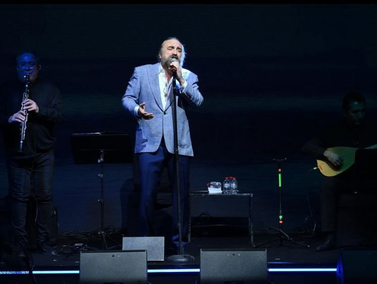 kuzeyin oglu volkan konak istanbulda sarkilarla anildi 1 JmMKhacr