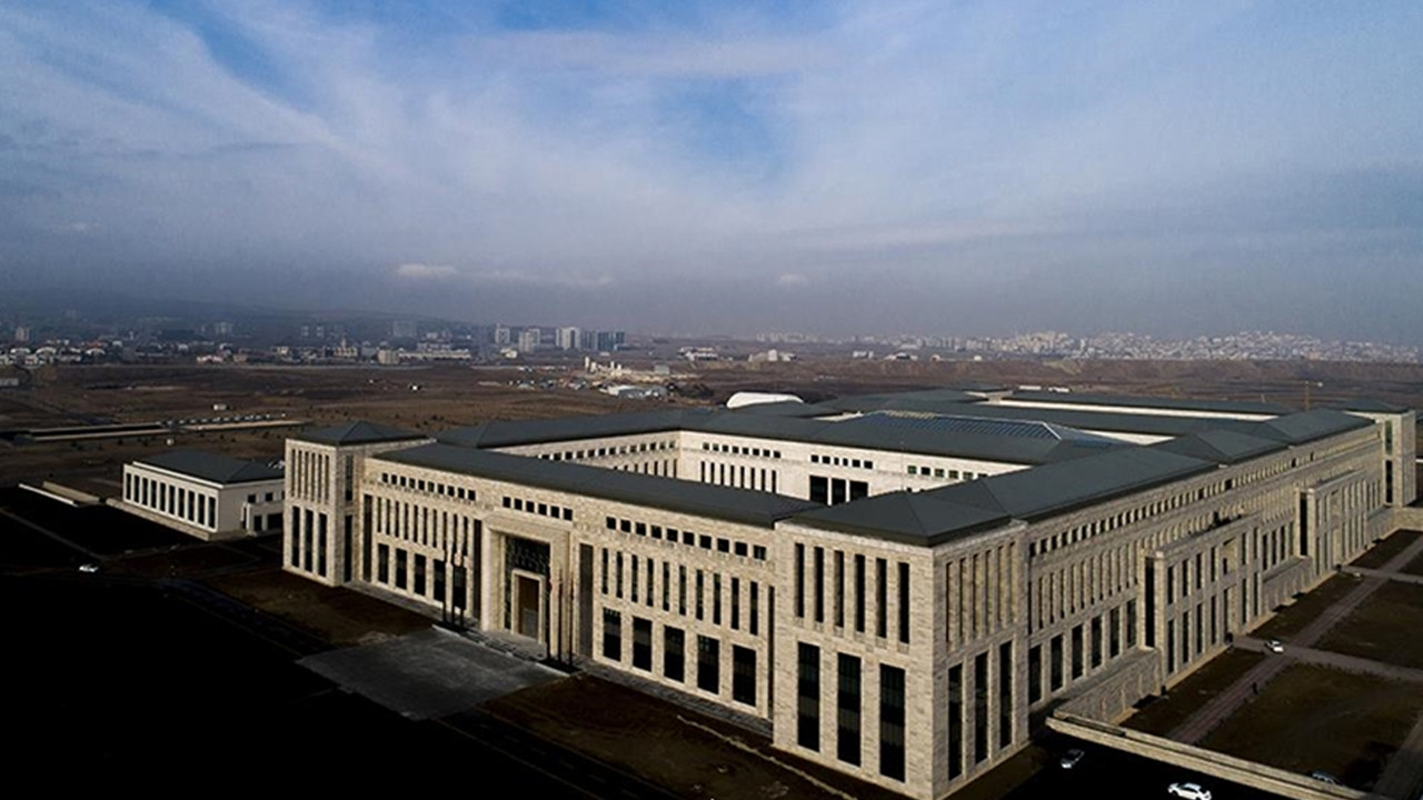 mit paylasti lawrencenin neler yaptigi ortaya cikti 4 TVsZl3yF