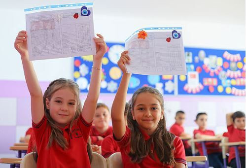 okullarda karne sevinci milyonlarca ogrenci yariyil tatiline girdi 3 PbvwtzRz