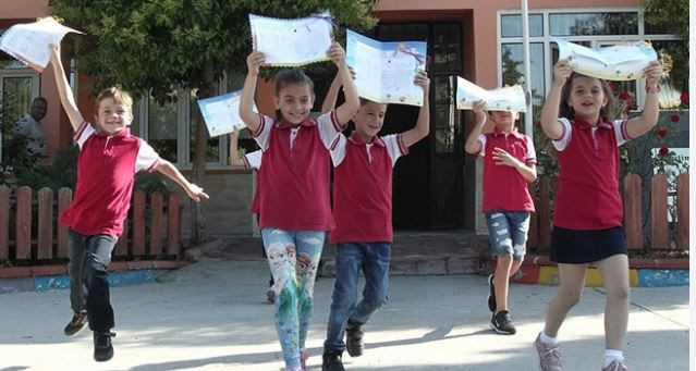 okullarda karne sevinci milyonlarca ogrenci yariyil tatiline girdi 8 aDrceeyL