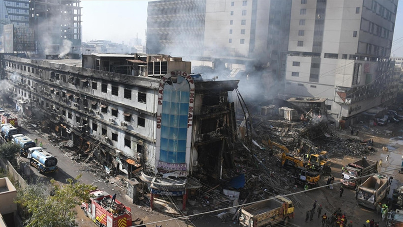 pakistanda agir facia karacideki yanginda olu sayisi 71e yukseldi 0 amrp5Zrt