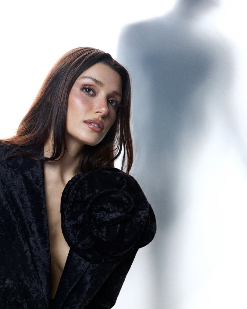 paris moda haftasinda hande ercel firtinasi cizmeleri sosyal medyanin diline dustu 1 SpCLTeSN