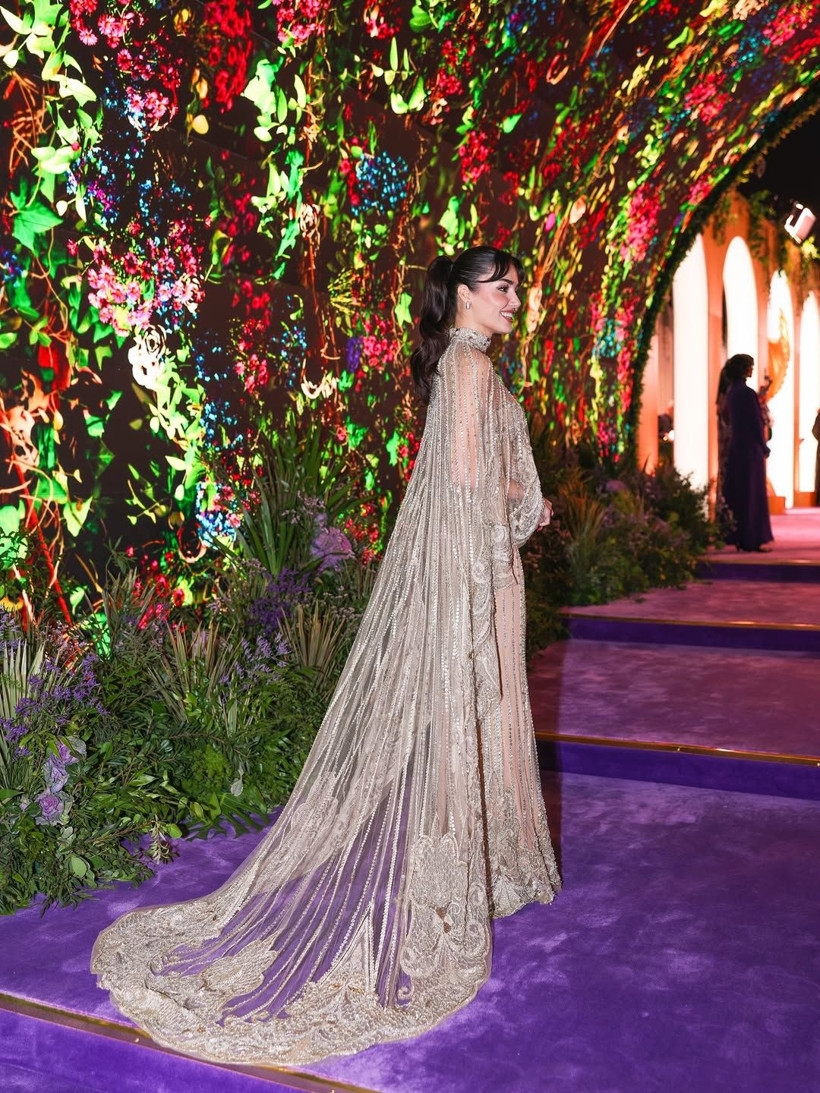 paris moda haftasinda hande ercel firtinasi cizmeleri sosyal medyanin diline dustu 4 4ANIFAuK