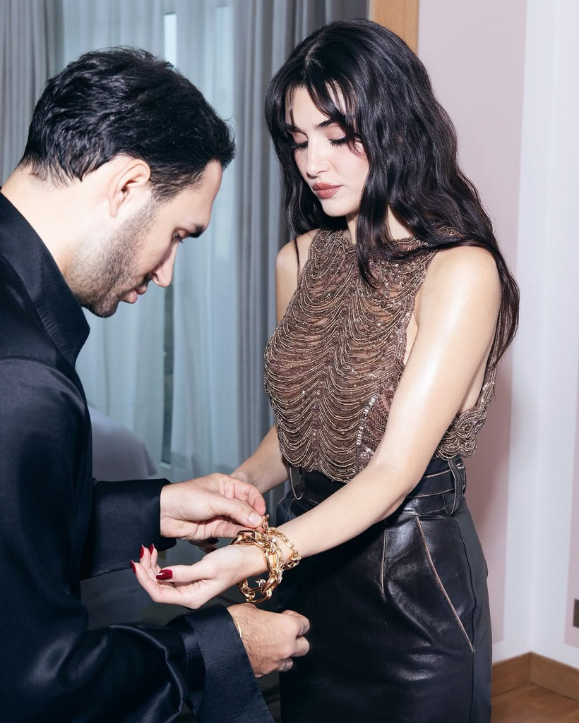 paris moda haftasinda hande ercel firtinasi cizmeleri sosyal medyanin diline dustu 7 YzbNQRVu