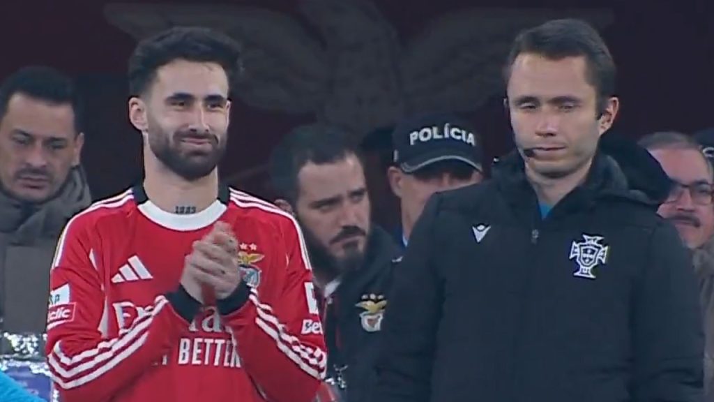 rafa silva benficada ayaginin tozuyla ilk macina cikti RlzQ8qQc