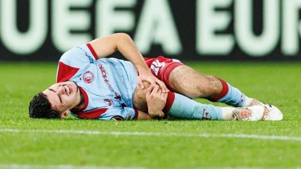 robin van persie yikildi gM12lDZz