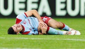 robin van persie yikildi gM12lDZz