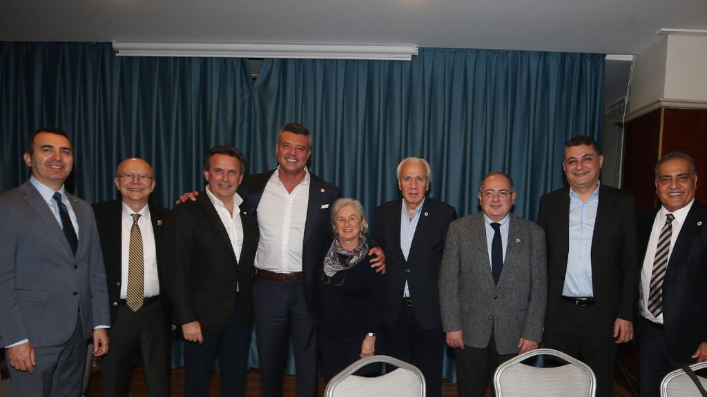 sadettin saran camiaya seslendi tek odagimiz hep beraber sampiyon olmak Wq8tLmKY