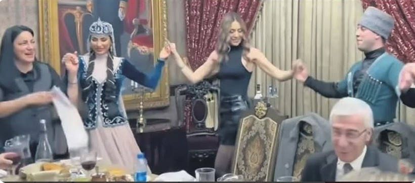 sinem kobalin gizli yetenegi ortaya cikti kafkas dansiyla azerbaycanda hayran birakti 12 GMkLwFWb