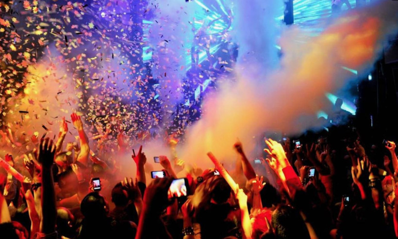 sosyetede yeni trend ayrilik partisi 1 THTLy7E6