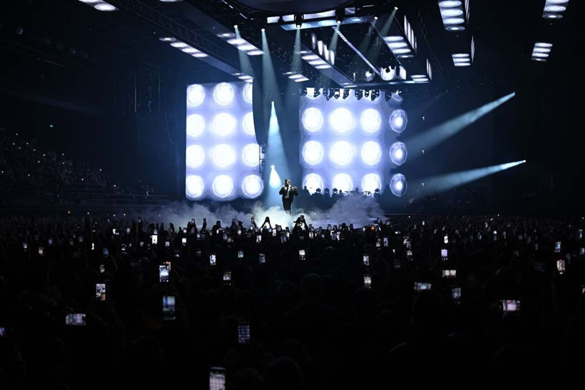 tarkandan 7 yil aradan sonra istanbulda ilk konser 7 IOclaYVg