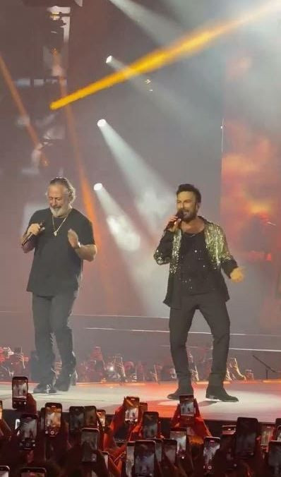 tarkanin istanbul konserinde surpriz konuk cem yilmazla kuzu kuzu dueti 5 Vw7iOBL3