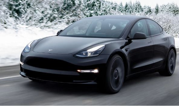 tek sarjla 657 km tesla tarihinin en verimli model ysi tanitildi batarya buyudu menzil YAsASk3i