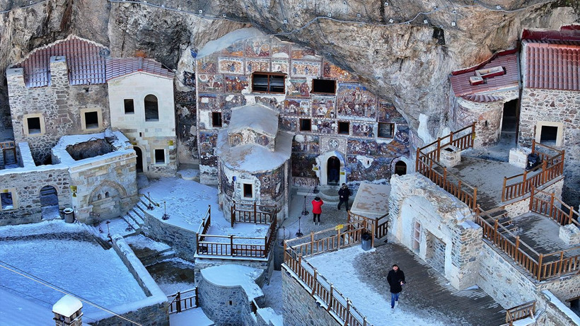 trabzonun asili cenneti sumela manastiri 2025te yarim milyonu asti vadideki gizli tapinak 10 vJpnnAth