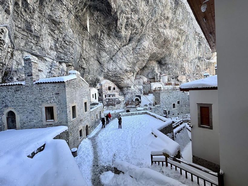 trabzonun asili cenneti sumela manastiri 2025te yarim milyonu asti vadideki gizli tapinak 13 9QJvNaVw