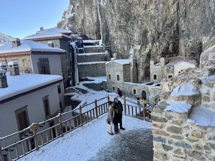 trabzonun asili cenneti sumela manastiri 2025te yarim milyonu asti vadideki gizli tapinak 16 8L17vsN3