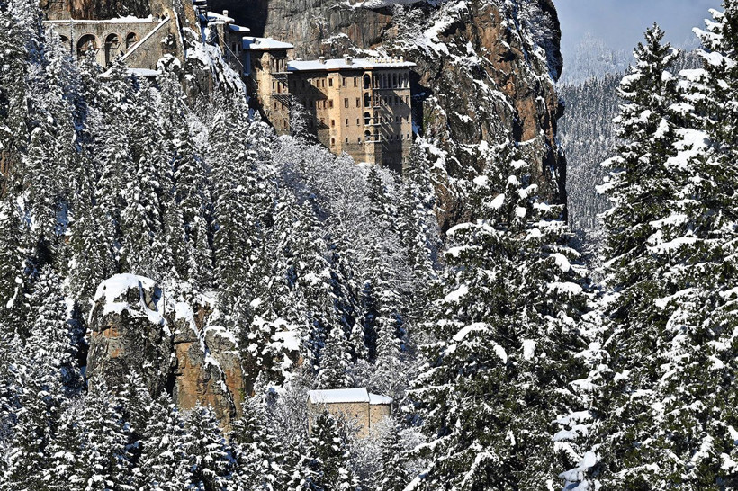 trabzonun asili cenneti sumela manastiri 2025te yarim milyonu asti vadideki gizli tapinak 4 dmArfSDt