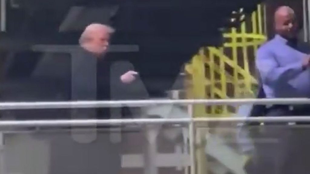 trumptan fabrika iscisine olay hareket beyaz saray boyle savundu ncVYqcWi