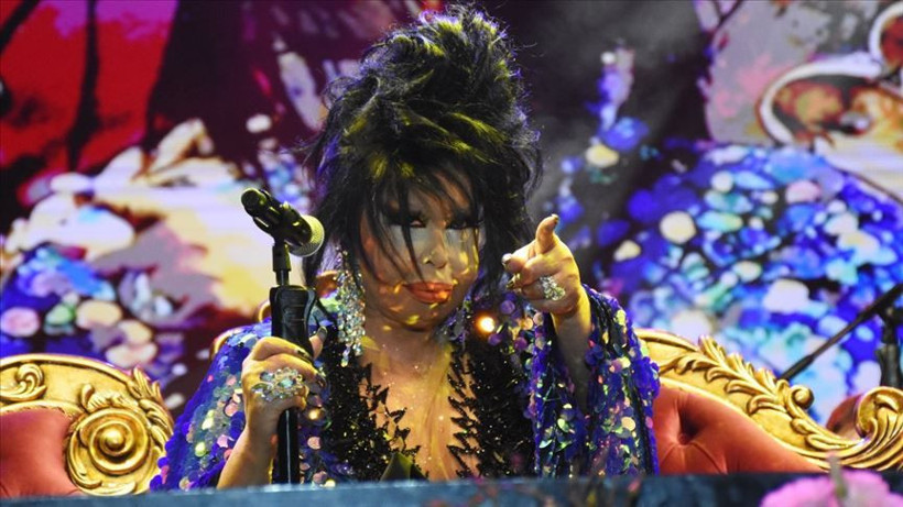 turk sanat muziginin divasi bulent ersoyun serveti dudak ucuklatti param cok harcayacak yer ariyorum 6IDp6AEI