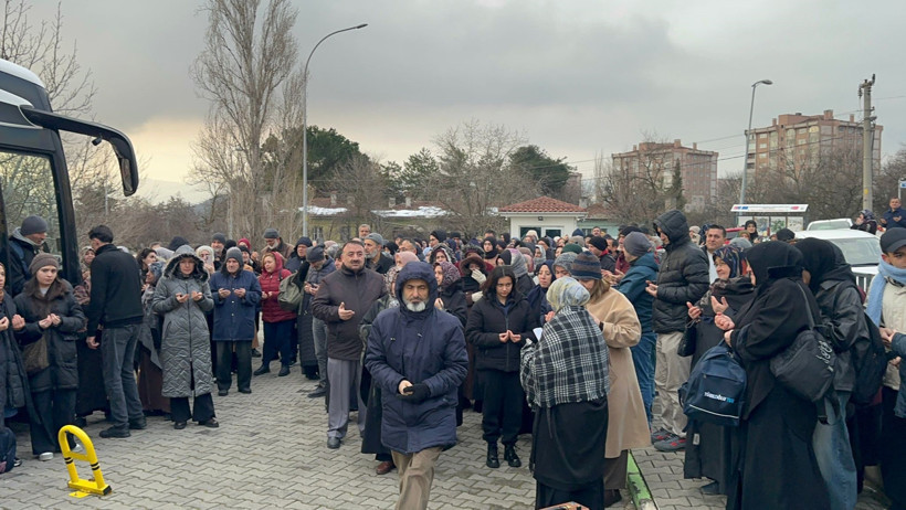 umre yolculugu basladi 45 kisilik kafile ogretmenler ogrenciler ve veliler 0 ElGkZGGJ