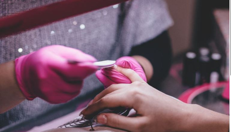 yeni yilda guzelligin bedeli artti guzellik artik daha pahali protez tirnak cilt bakimi epilasyon