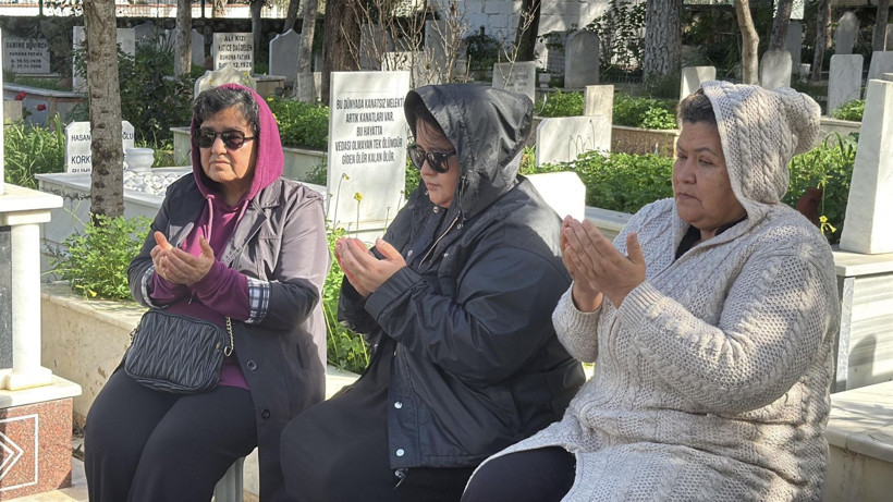 yesilcamin menekse gozlusu fatma girik mezari basinda anildi 1 WJGBTGVY