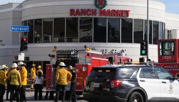 abdde arac markete daldi oluler ve yaralilar var UZA7iC3h